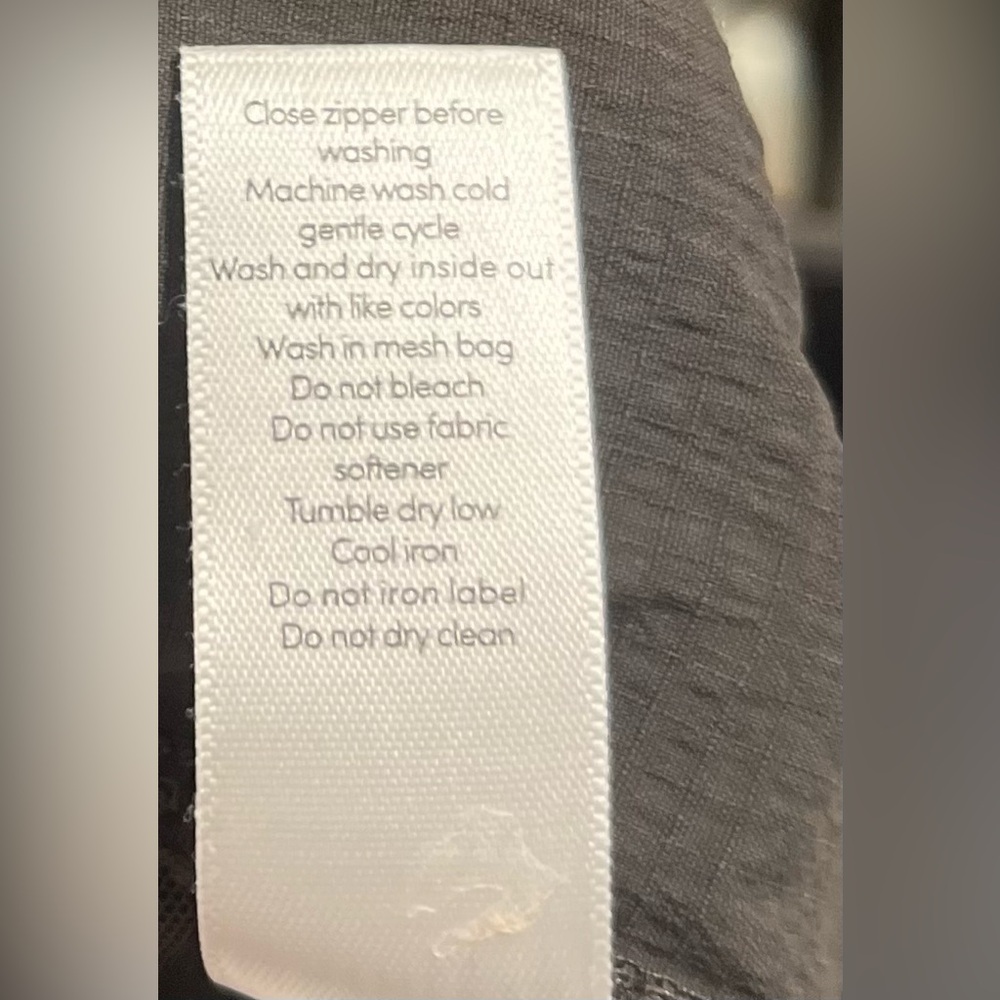 GW 2025 Athleta Sz 4 Women’s Lightweight Shorts w/front & back pockets - Picture 10 of 12